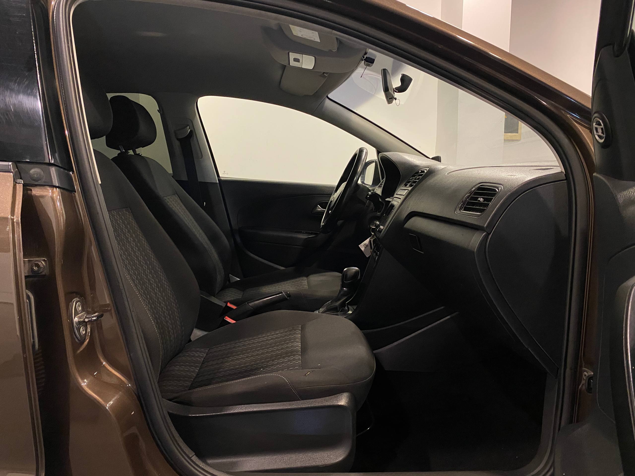 VOLKSWAGEN POLO (ХЭТЧБЕК)