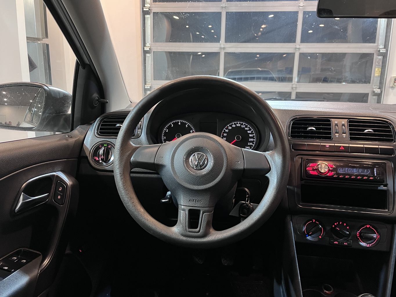 VOLKSWAGEN POLO