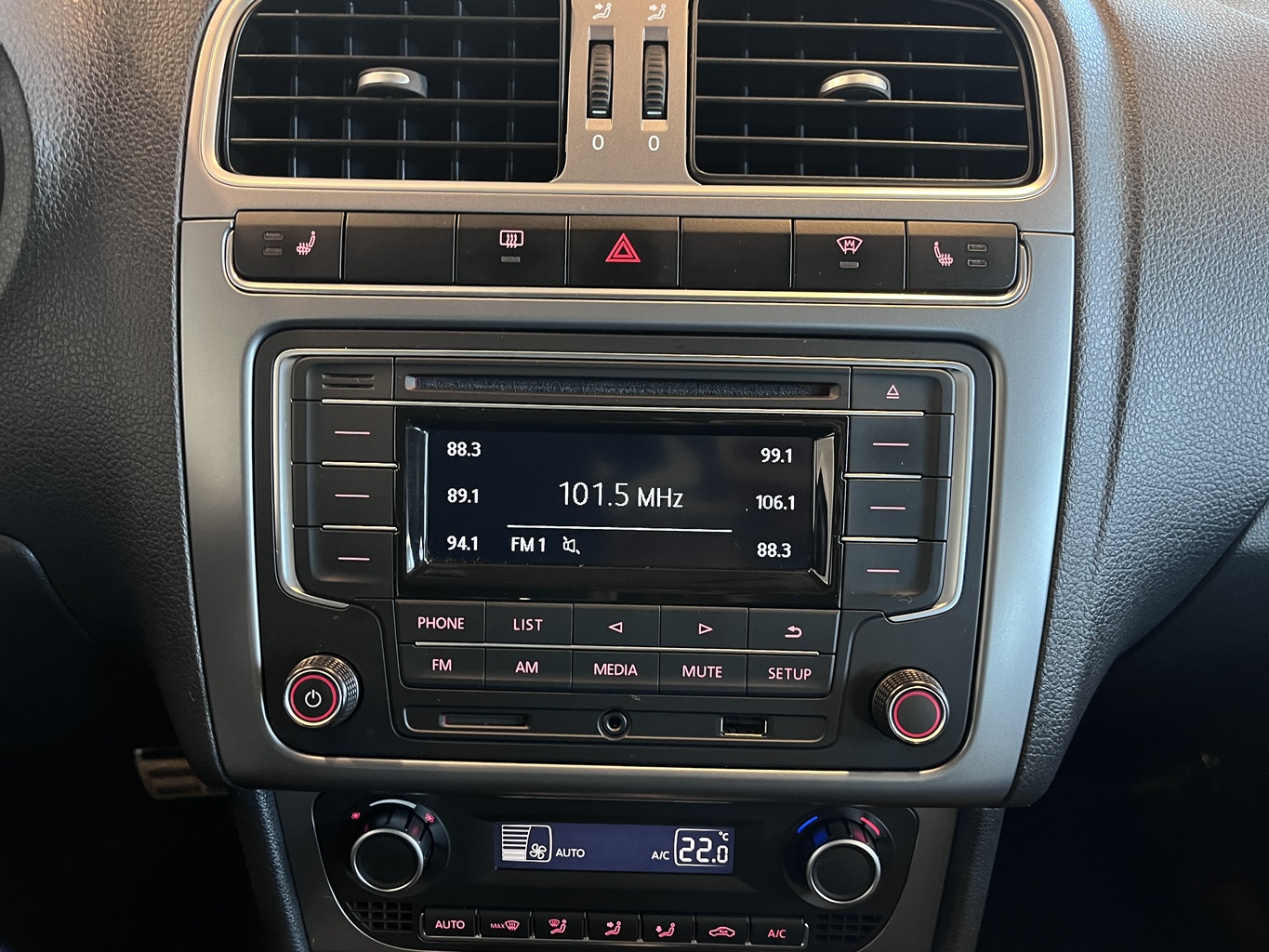 VOLKSWAGEN POLO