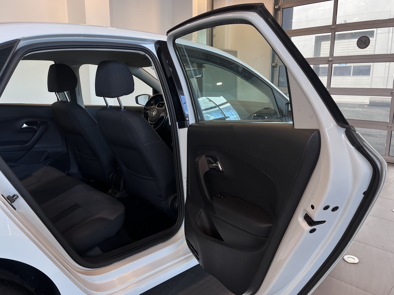 VOLKSWAGEN POLO