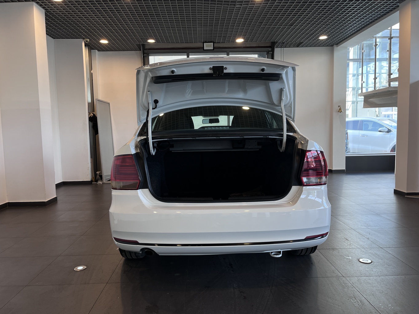 VOLKSWAGEN POLO