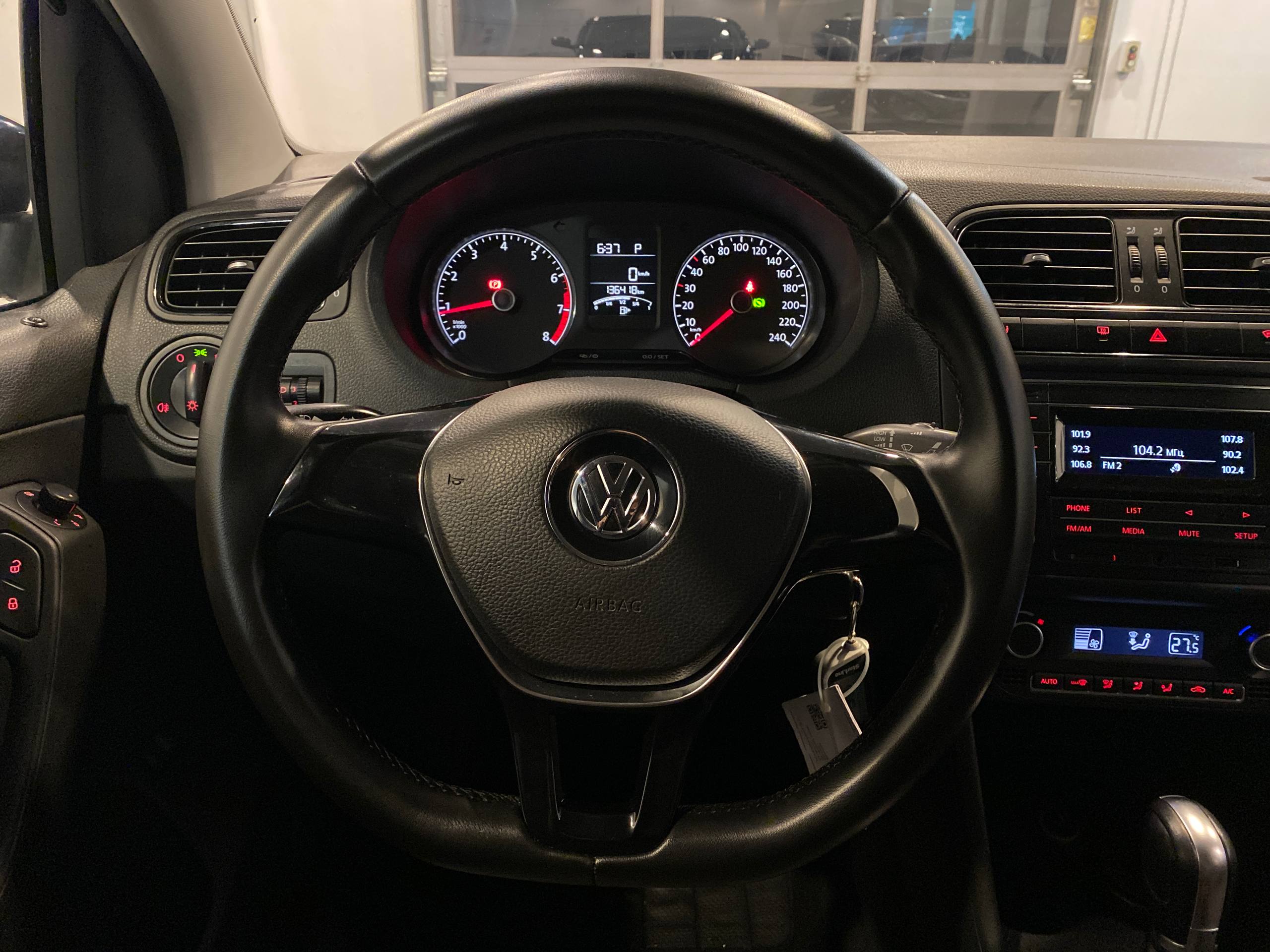 VOLKSWAGEN POLO