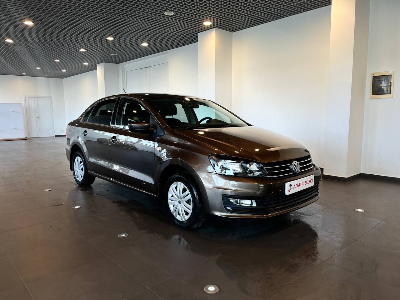 VOLKSWAGEN POLO