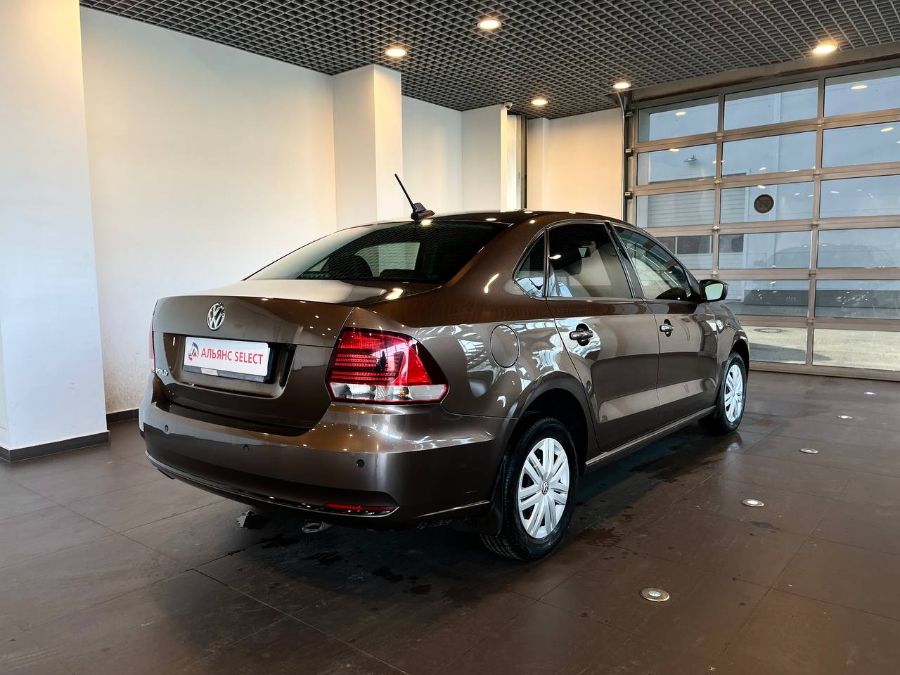 VOLKSWAGEN POLO