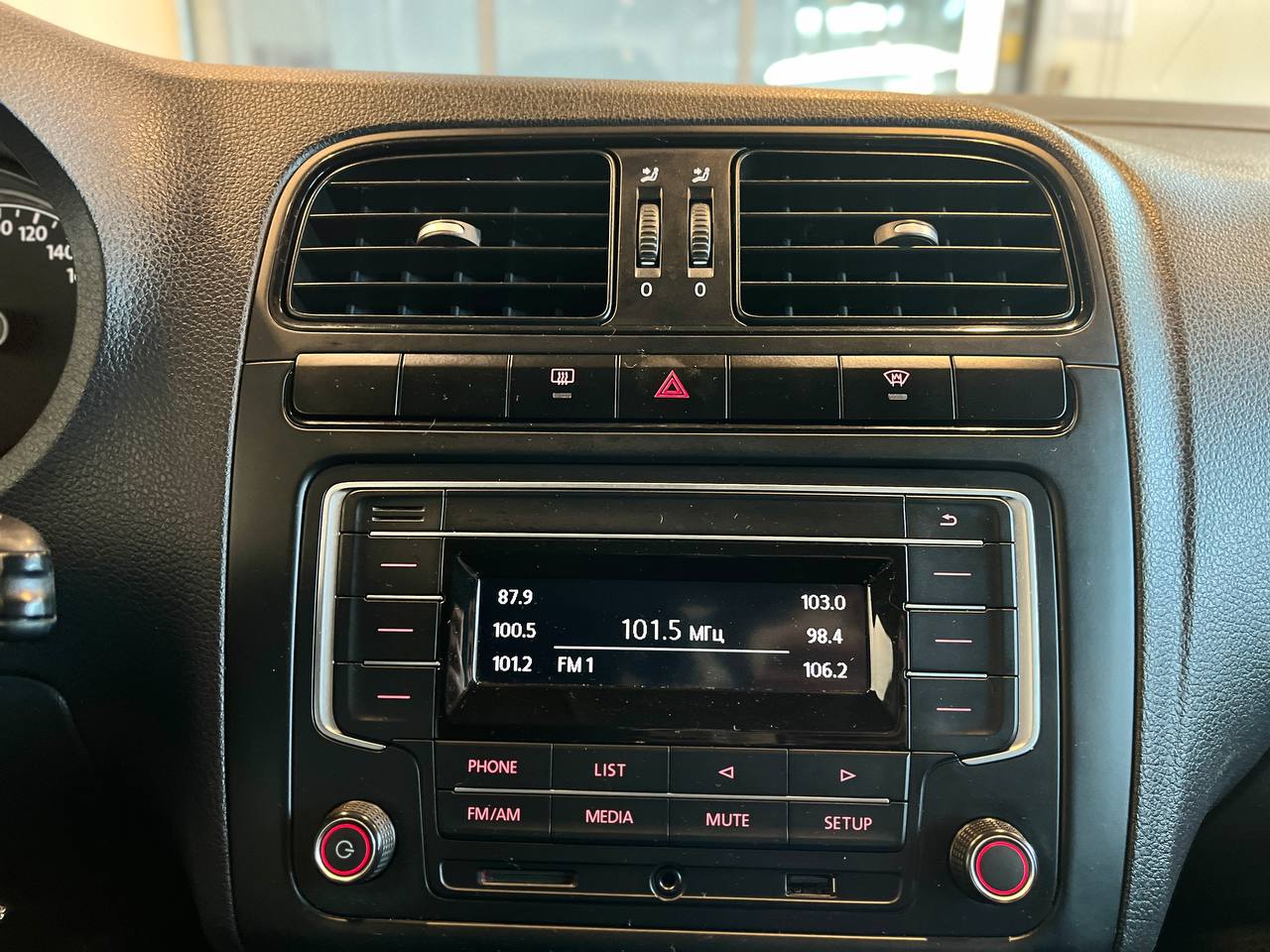 VOLKSWAGEN POLO