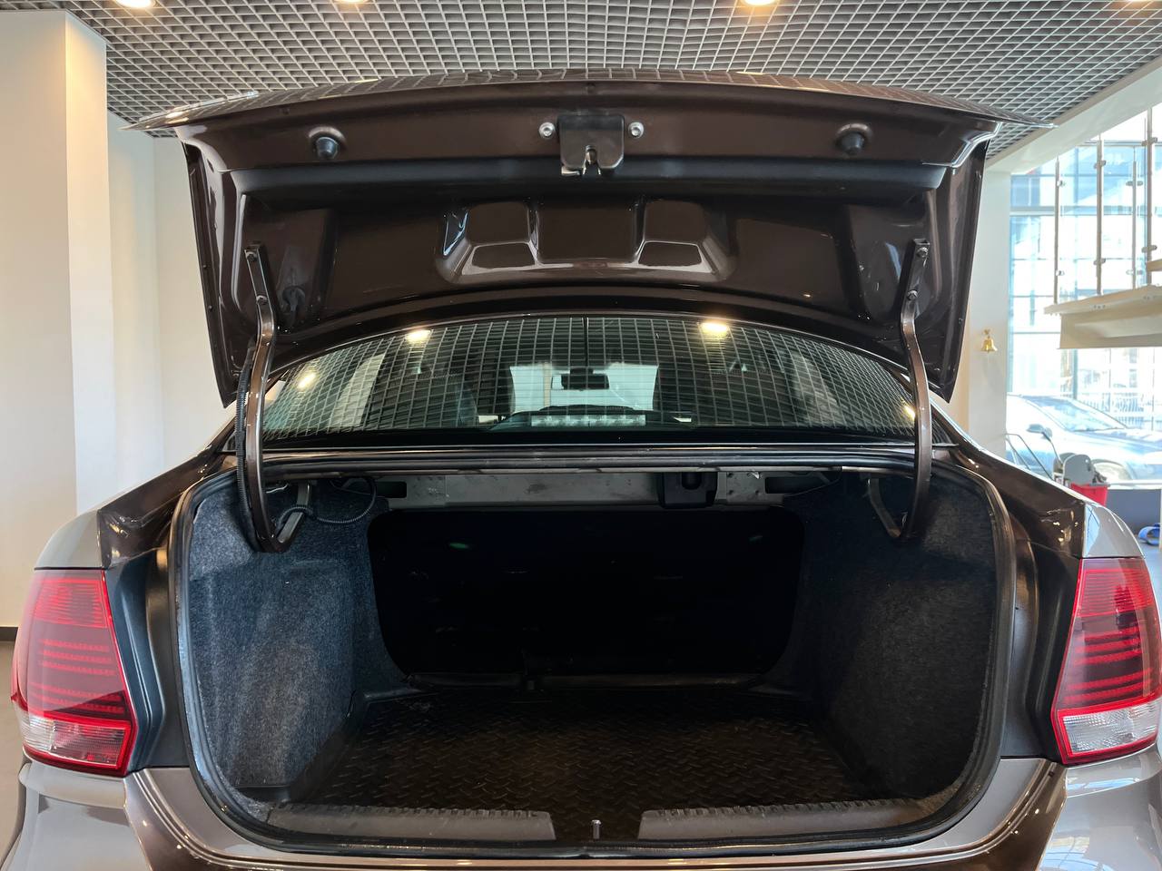 VOLKSWAGEN POLO