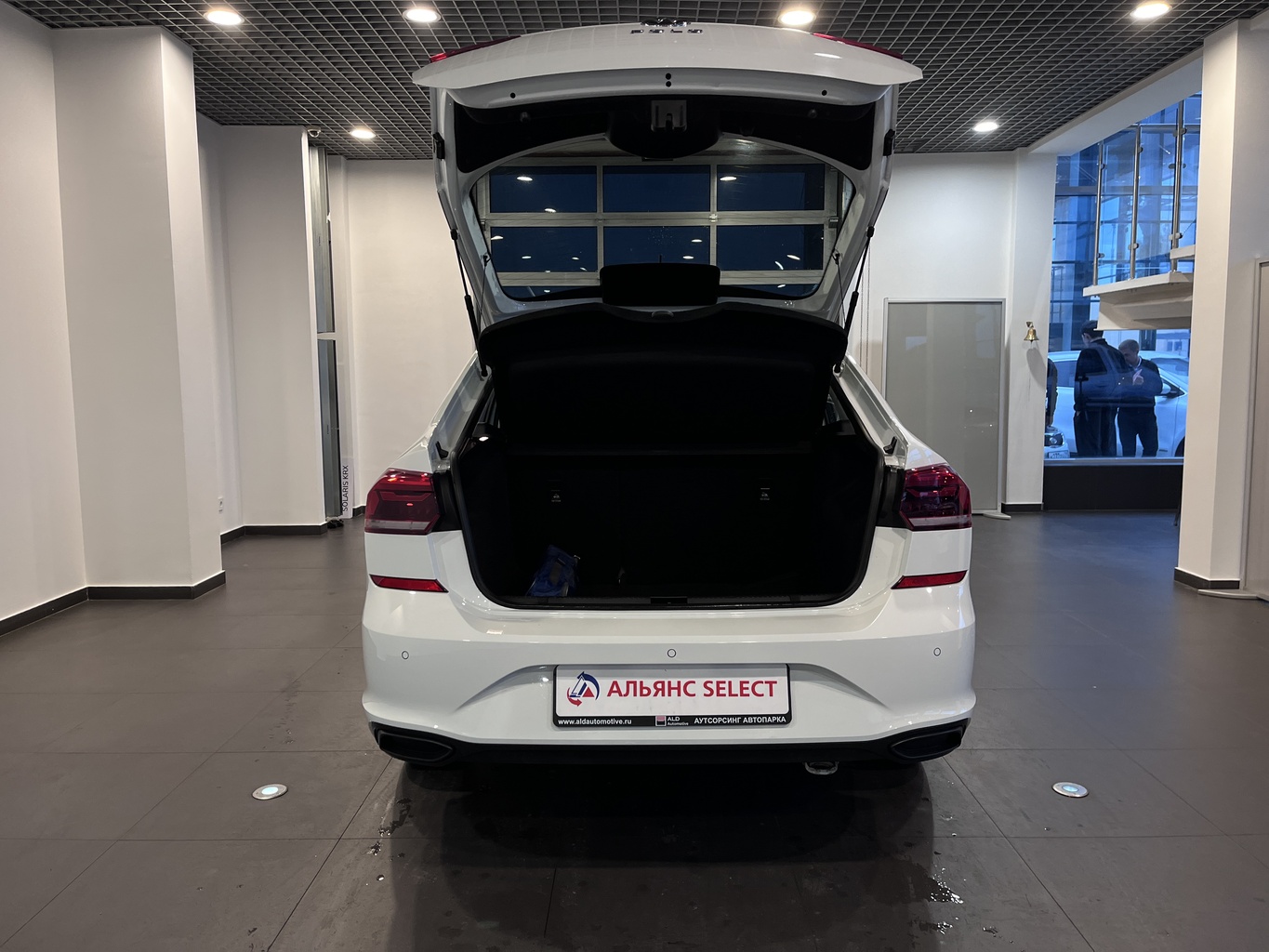 VOLKSWAGEN POLO