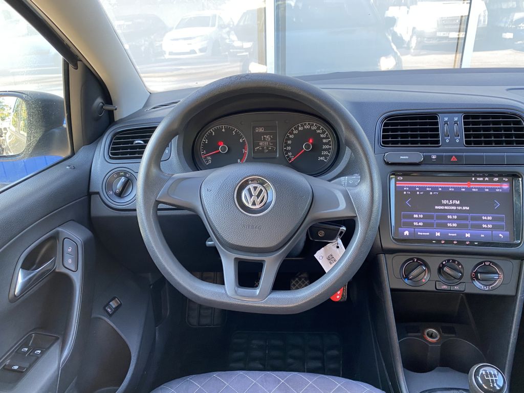 VOLKSWAGEN POLO