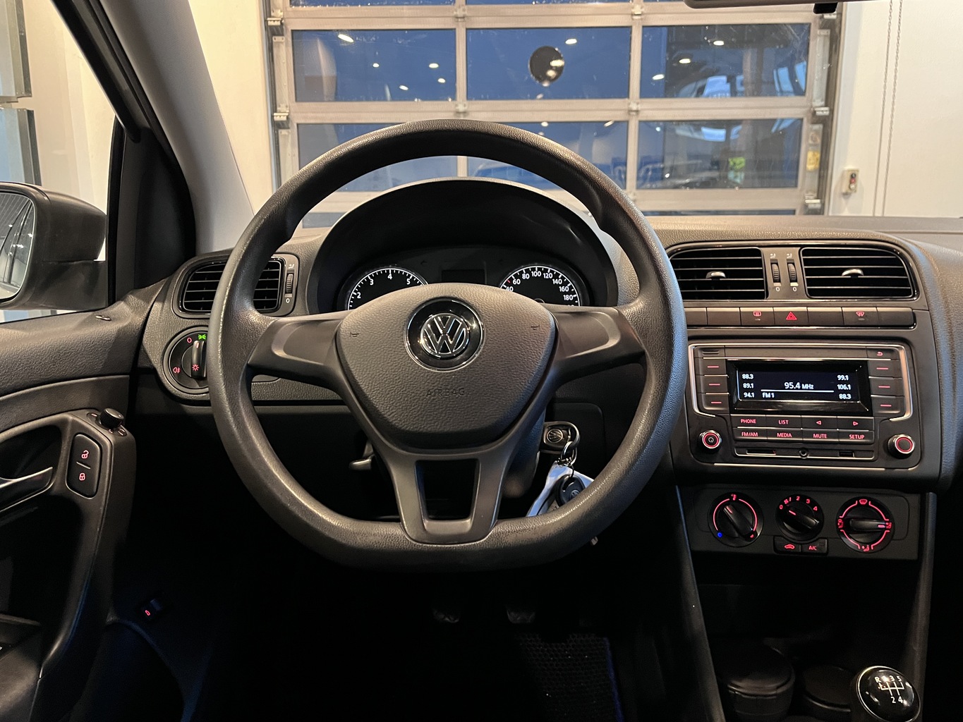 VOLKSWAGEN POLO