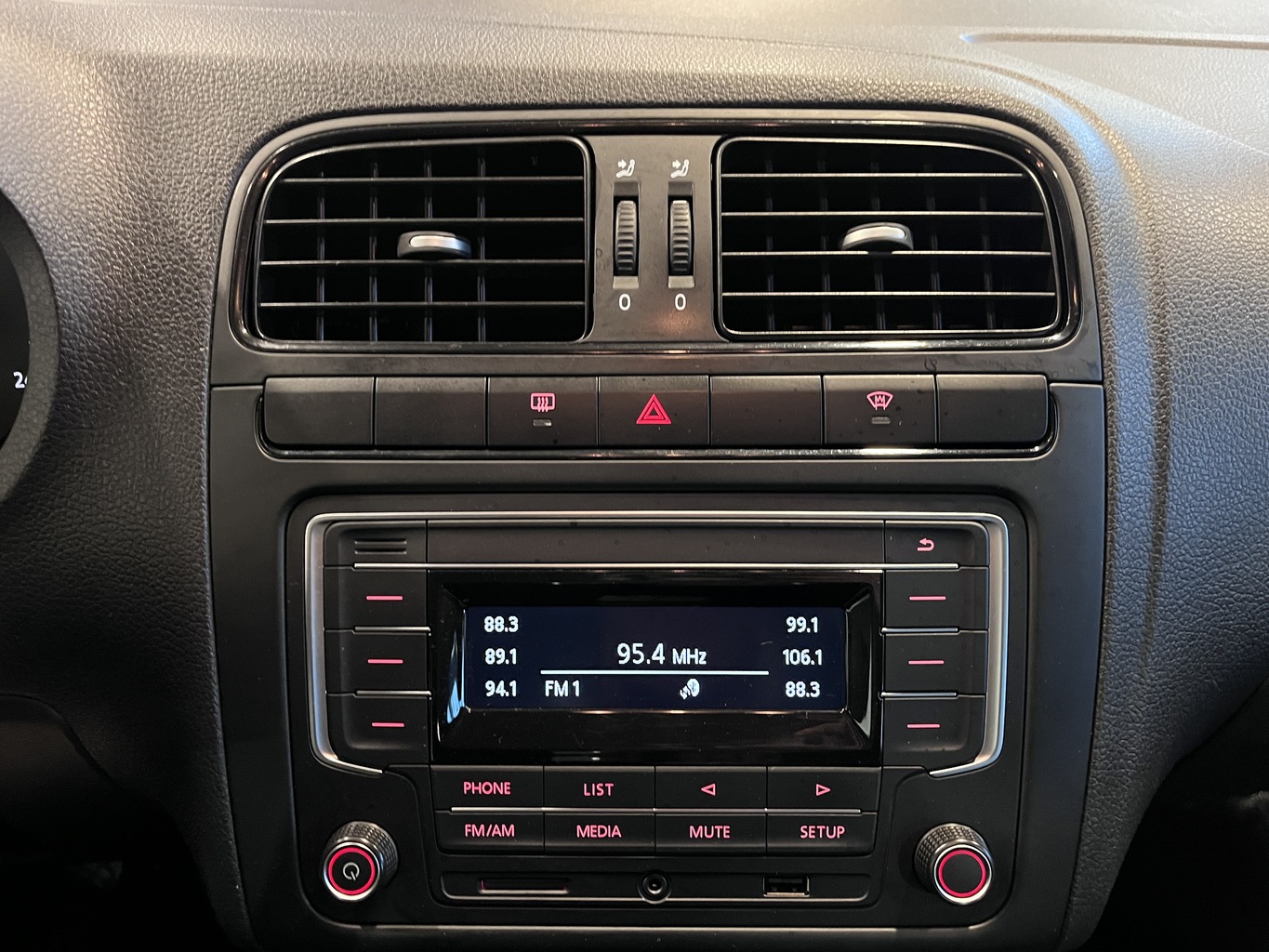 VOLKSWAGEN POLO