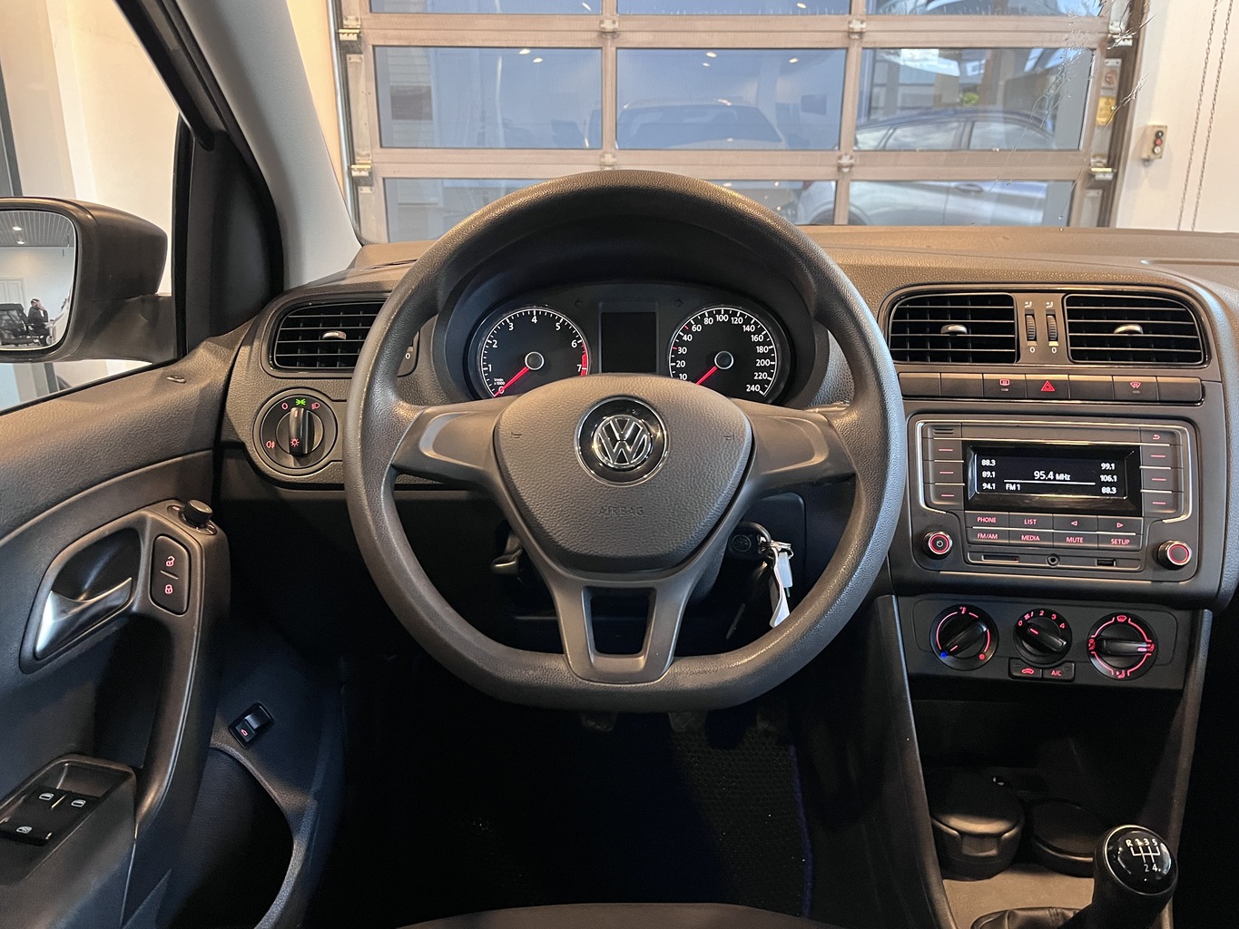 VOLKSWAGEN POLO