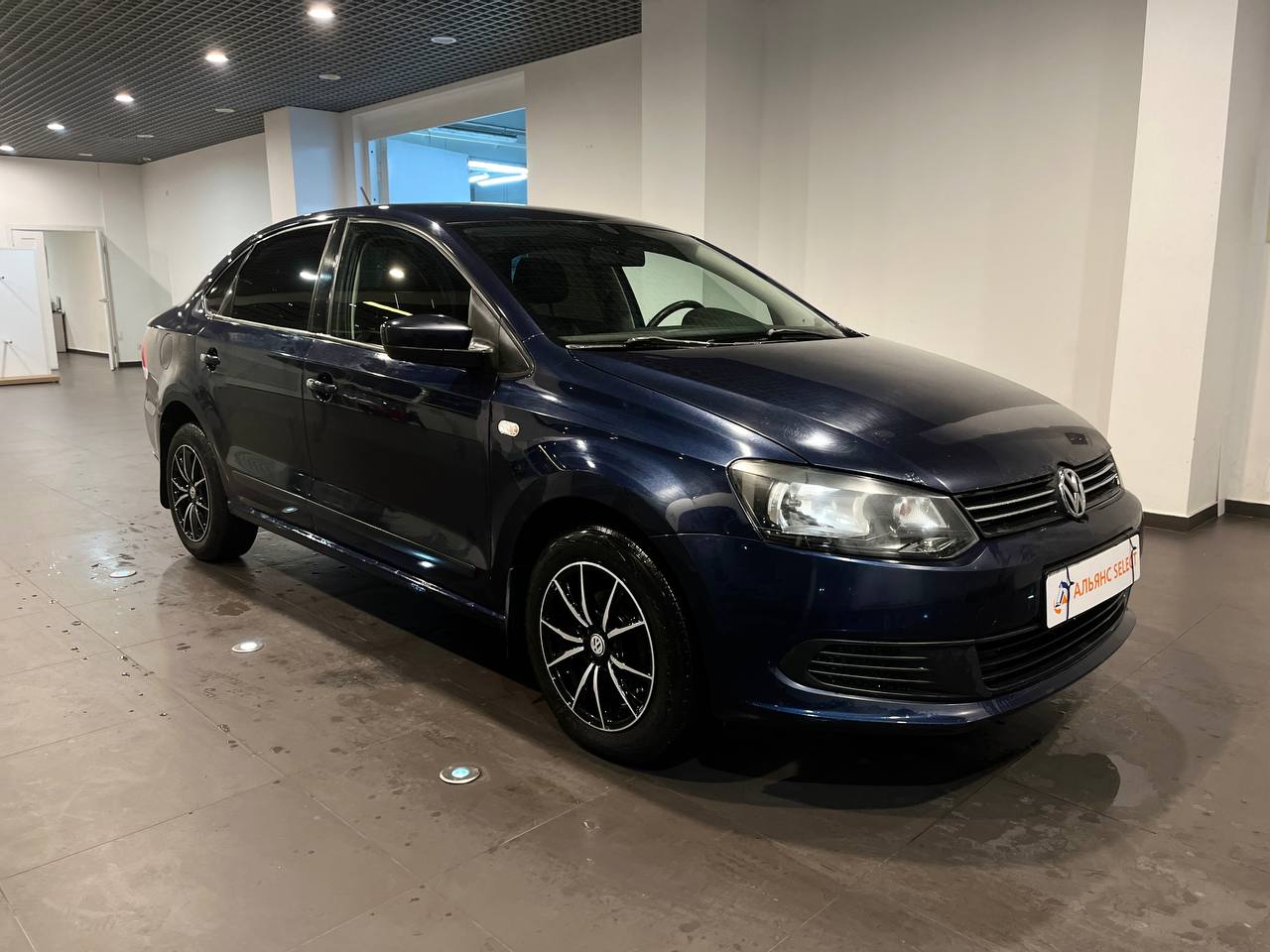 VOLKSWAGEN POLO