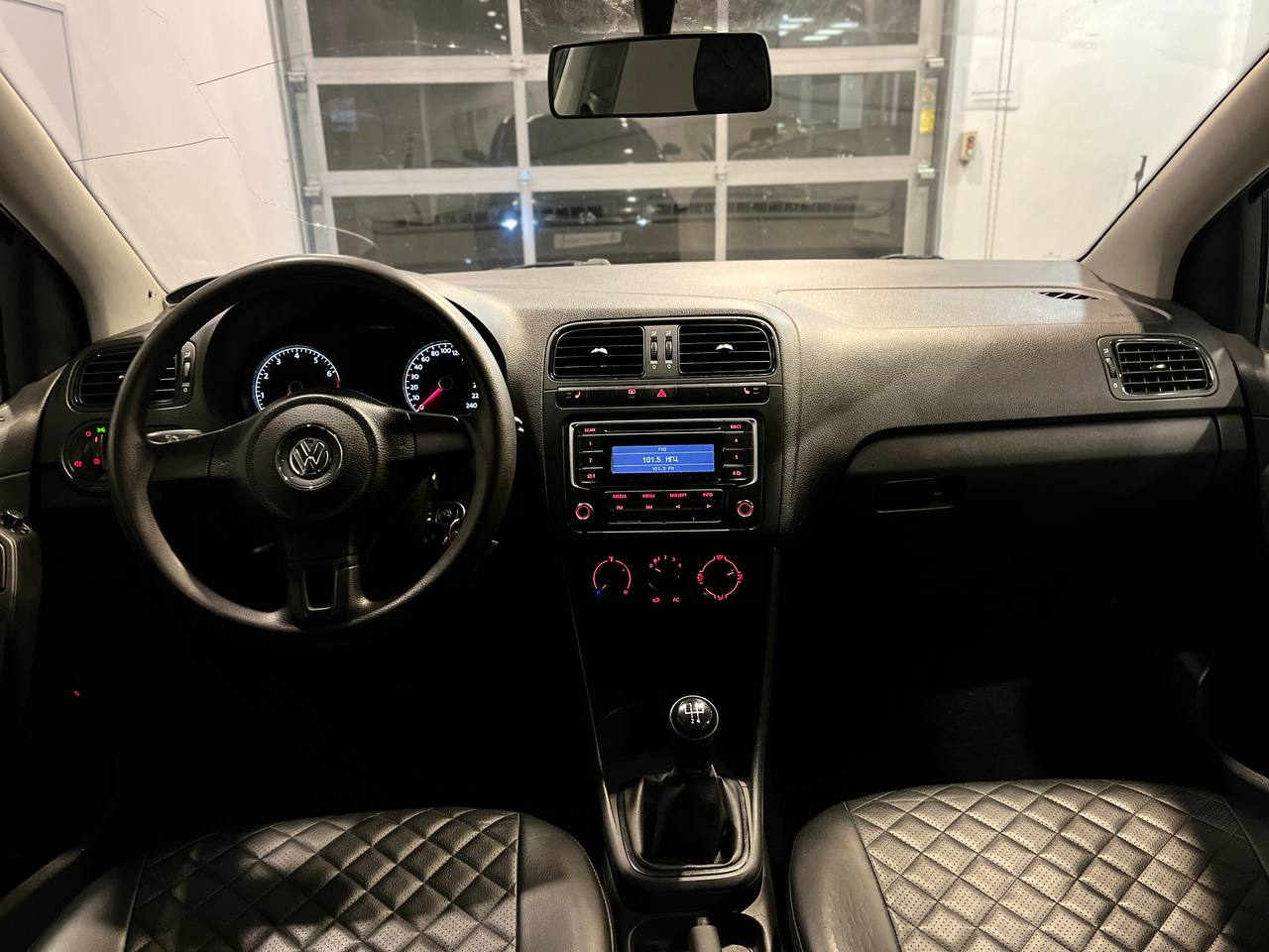 VOLKSWAGEN POLO
