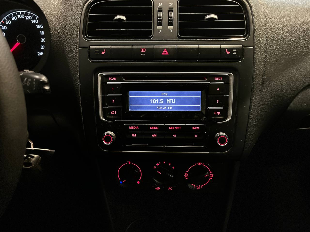 VOLKSWAGEN POLO