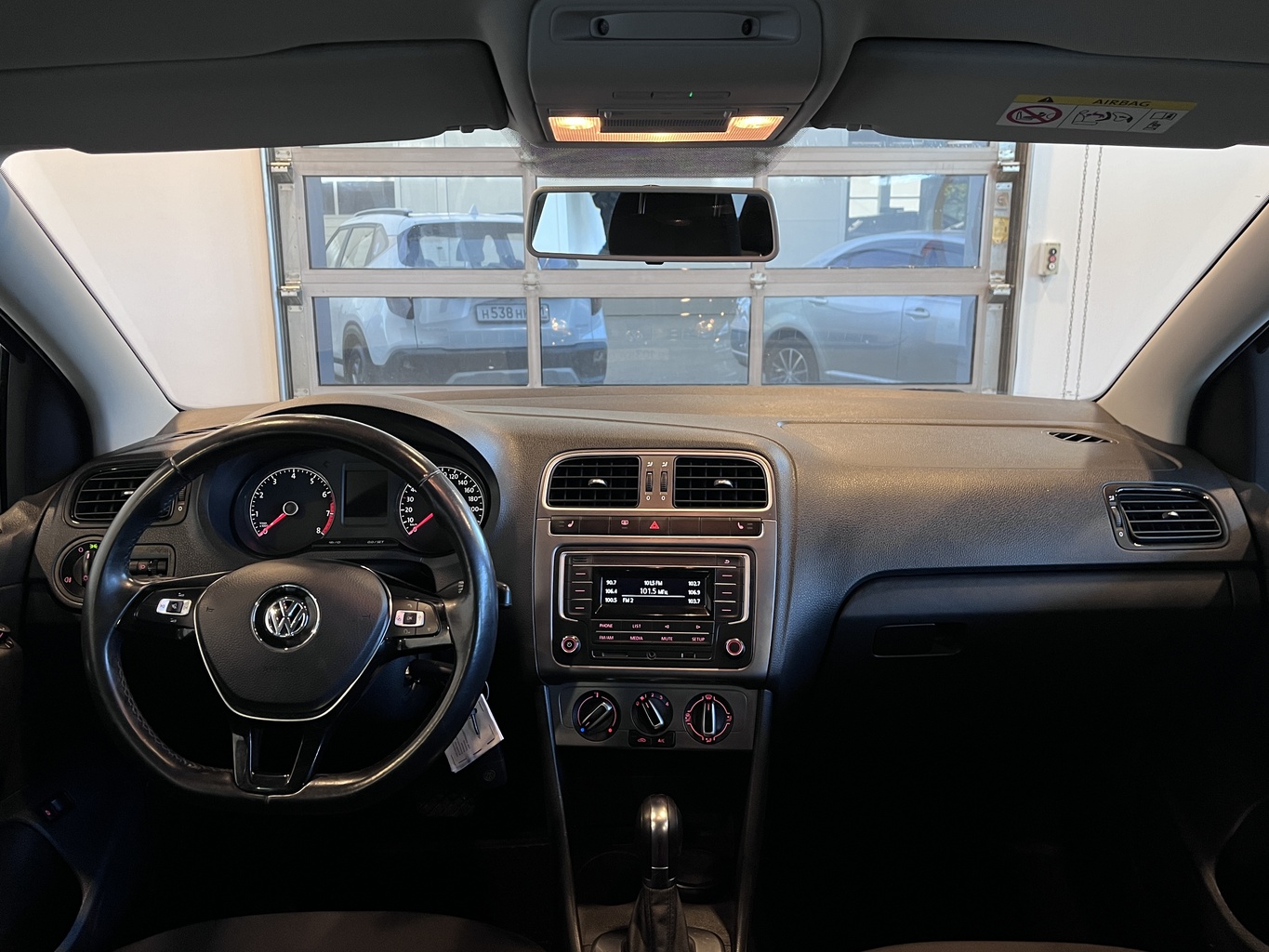 VOLKSWAGEN POLO