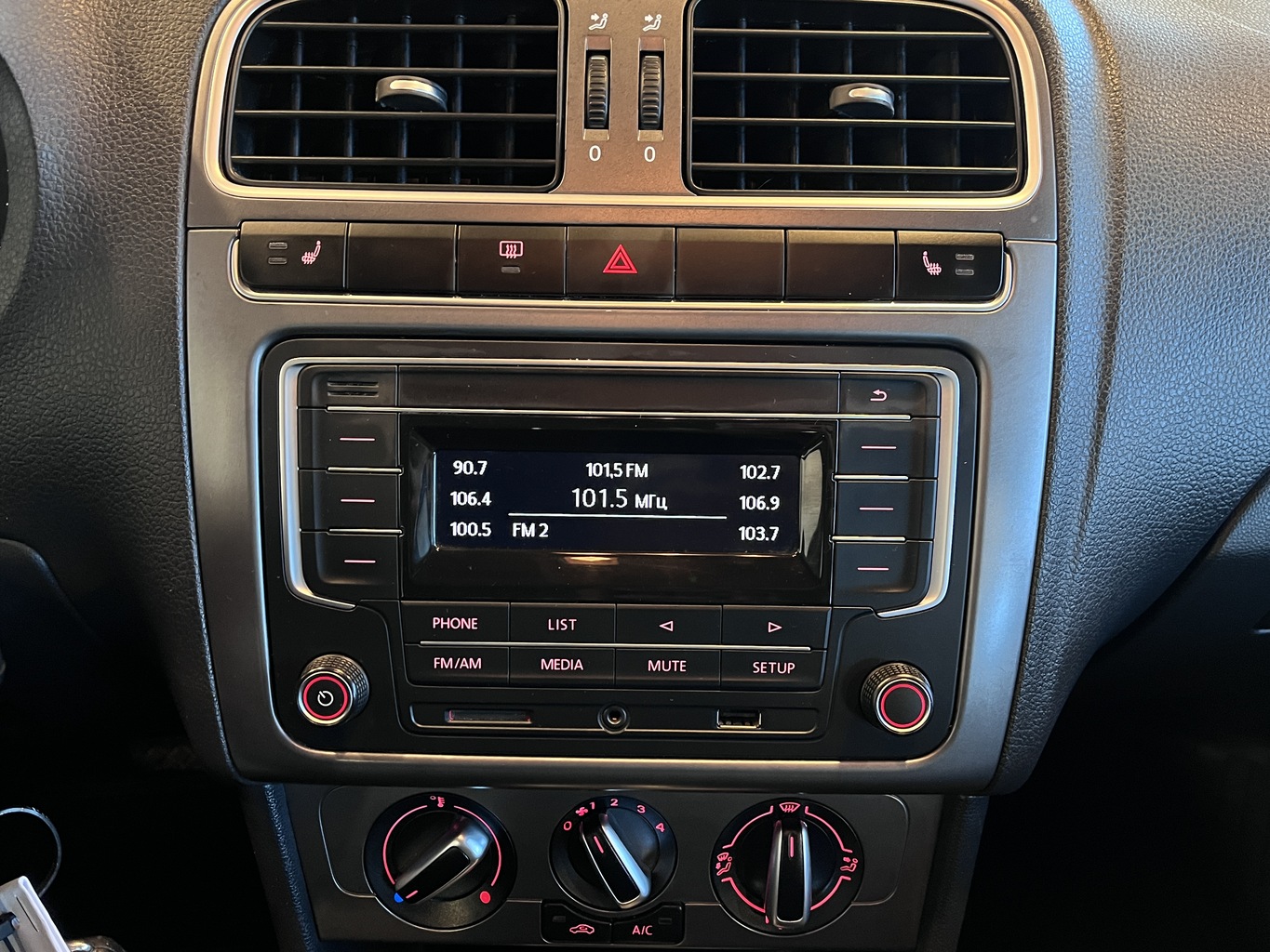 VOLKSWAGEN POLO