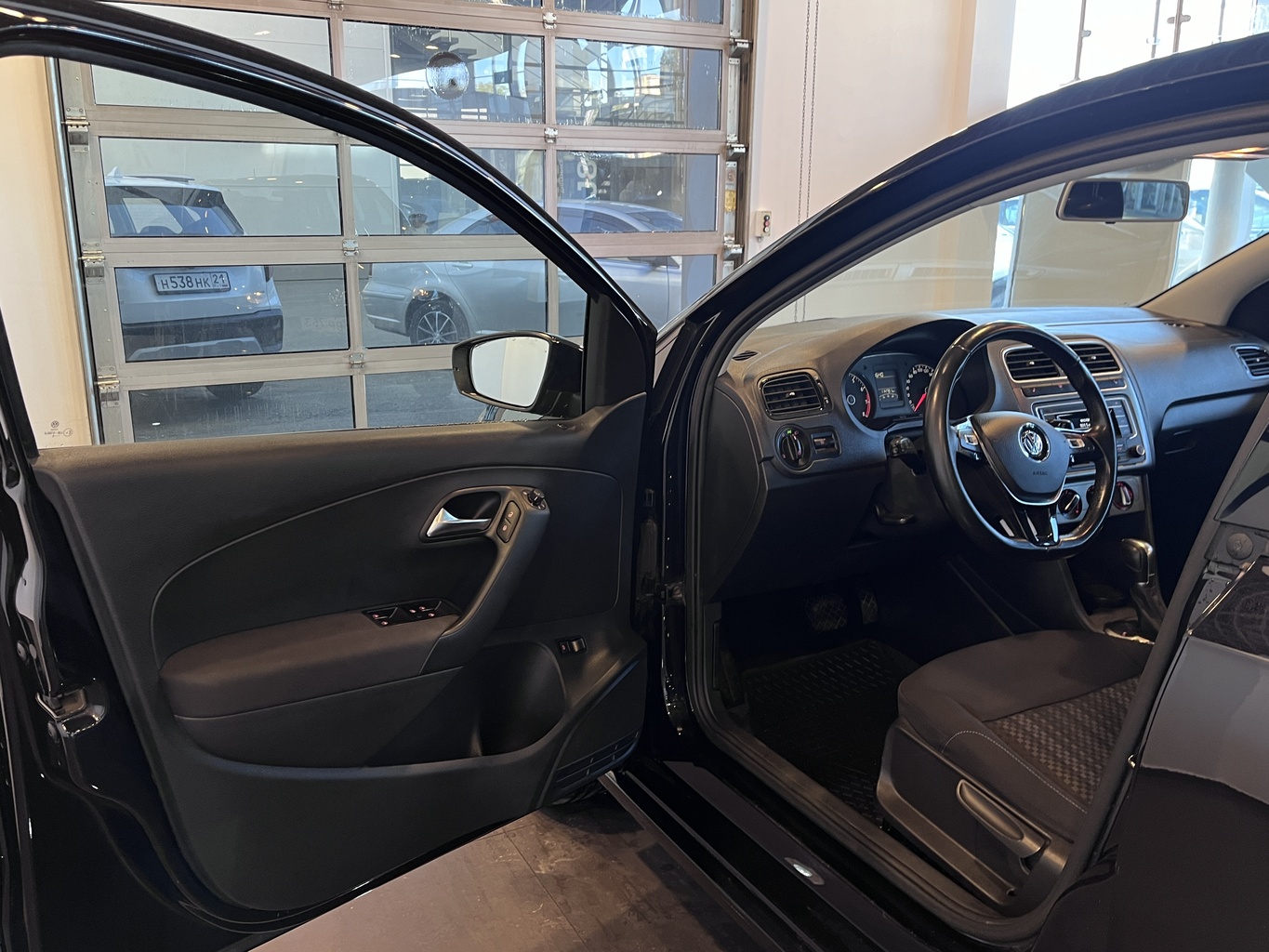 VOLKSWAGEN POLO
