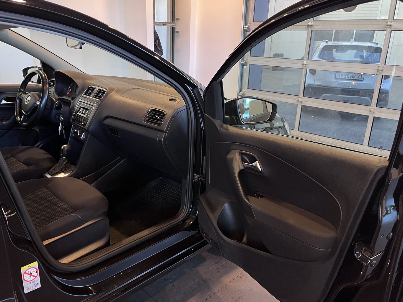 VOLKSWAGEN POLO