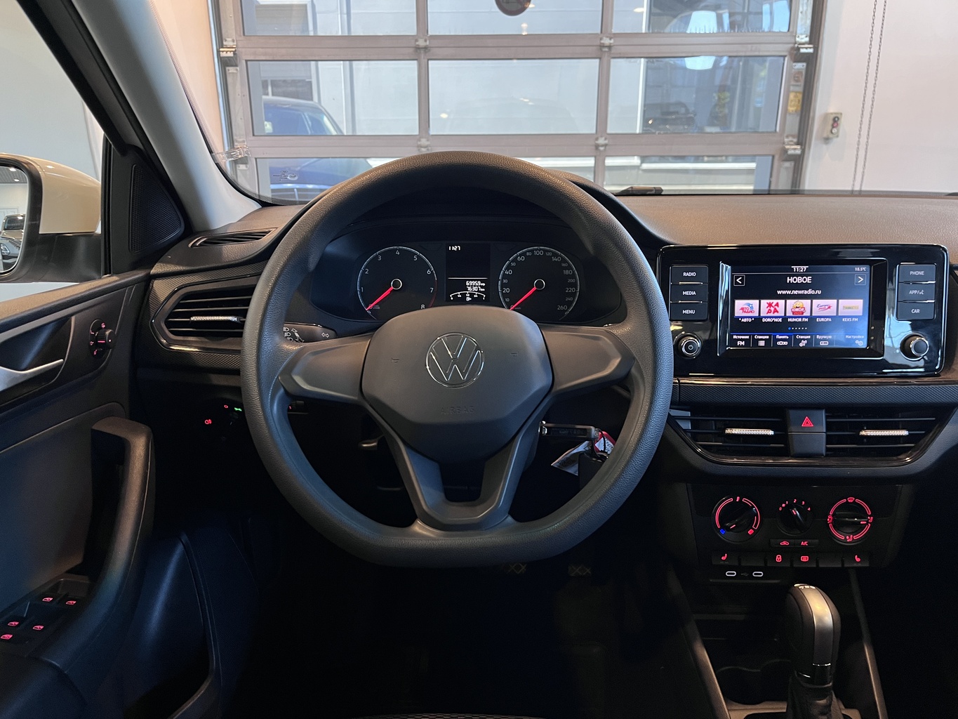 VOLKSWAGEN POLO