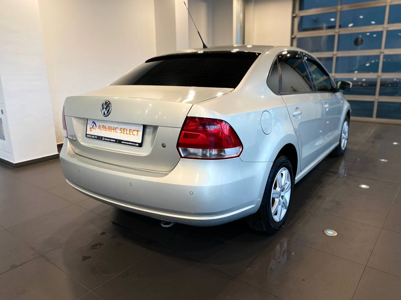 VOLKSWAGEN POLO