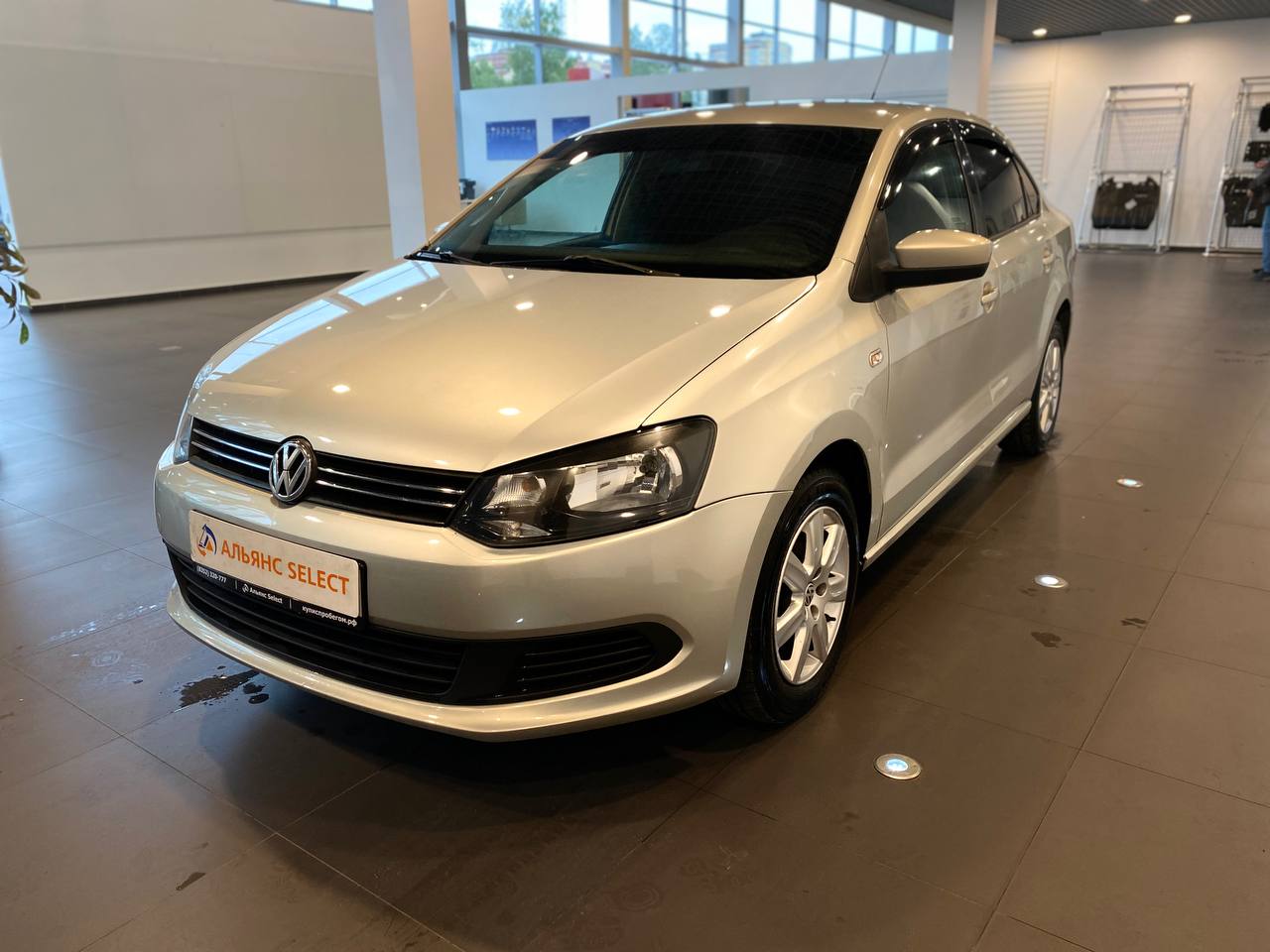 VOLKSWAGEN POLO