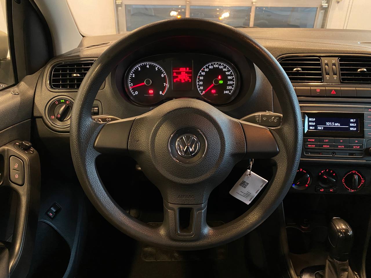 VOLKSWAGEN POLO