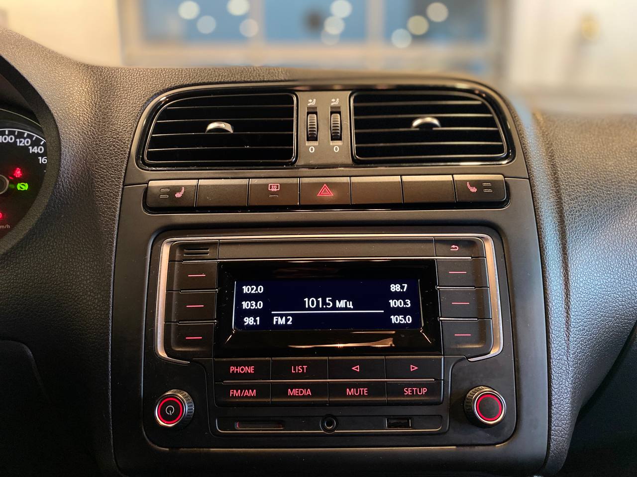 VOLKSWAGEN POLO