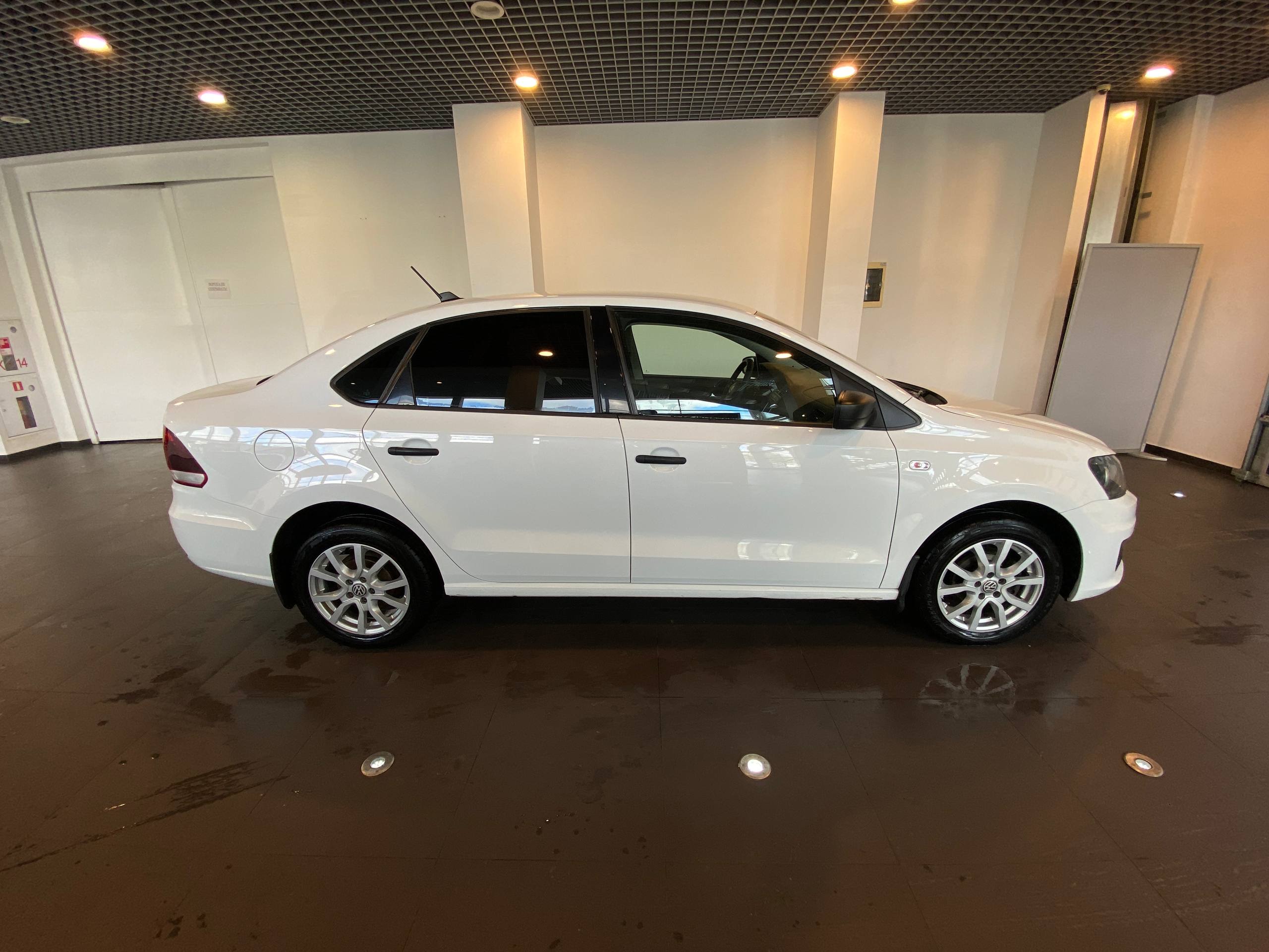 VOLKSWAGEN POLO