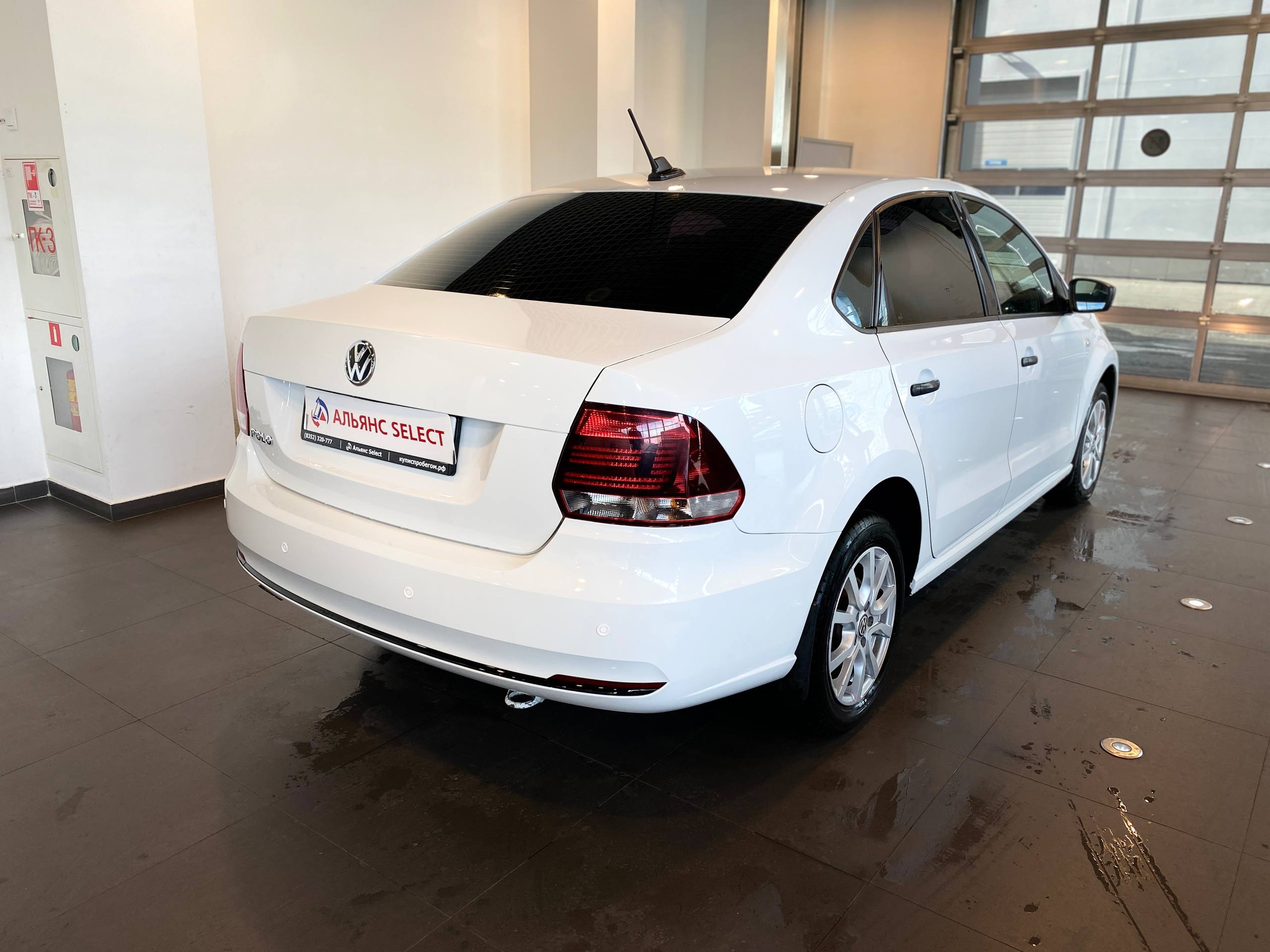 VOLKSWAGEN POLO