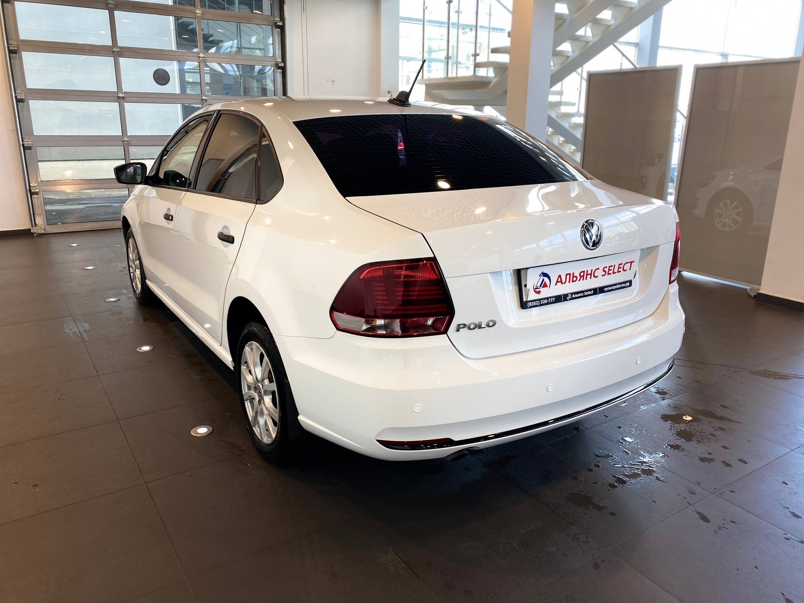 VOLKSWAGEN POLO