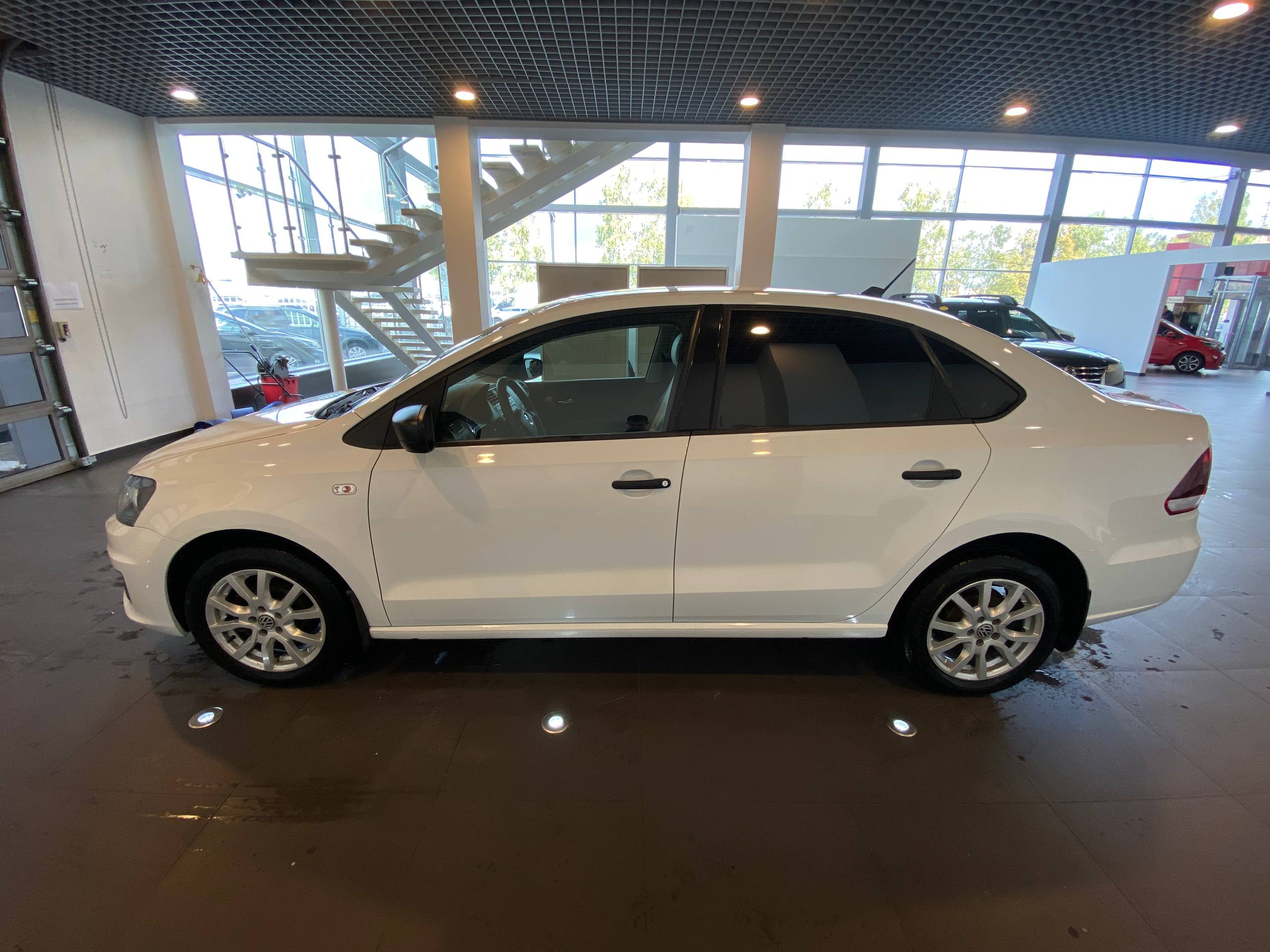 VOLKSWAGEN POLO