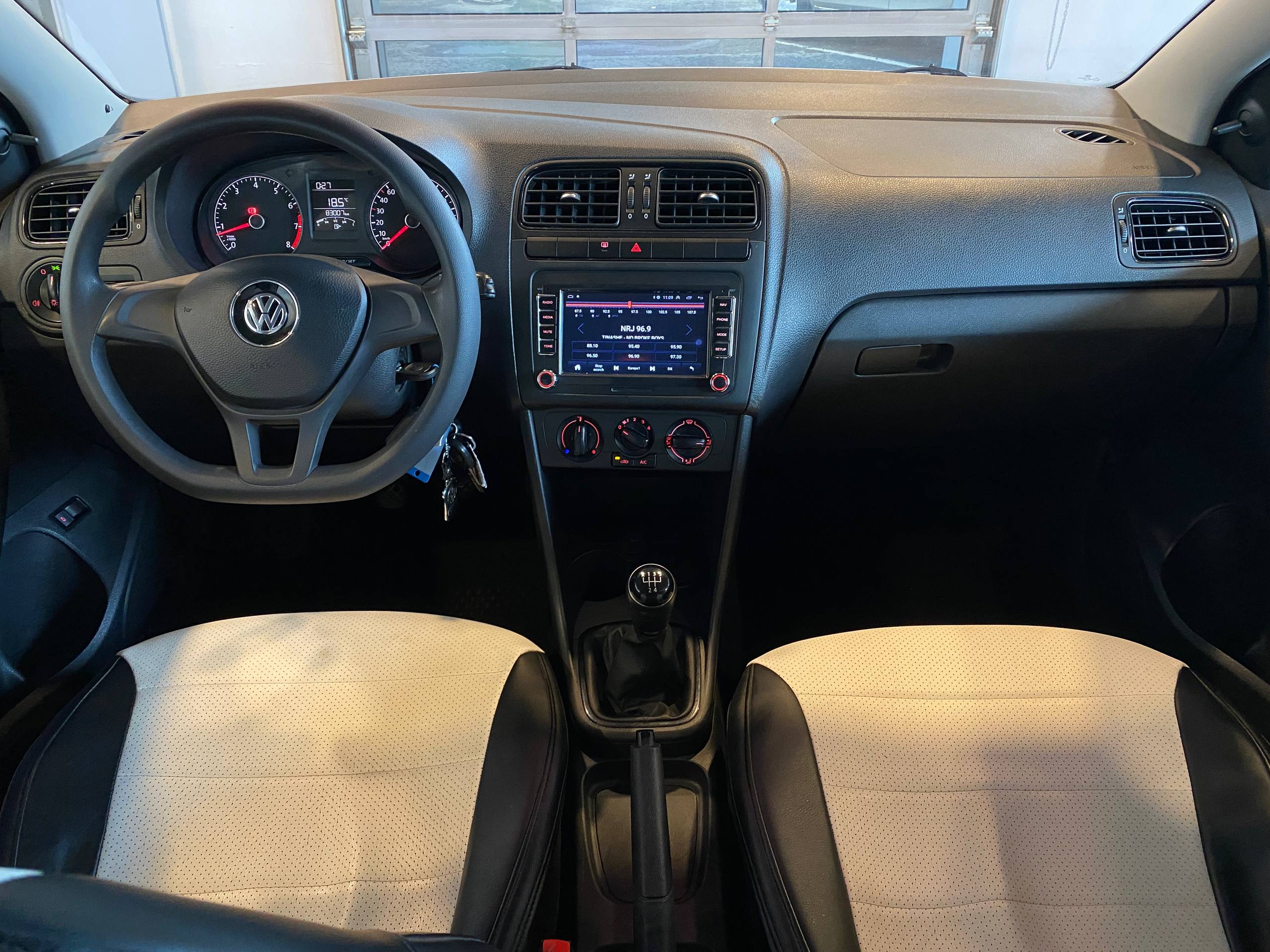 VOLKSWAGEN POLO
