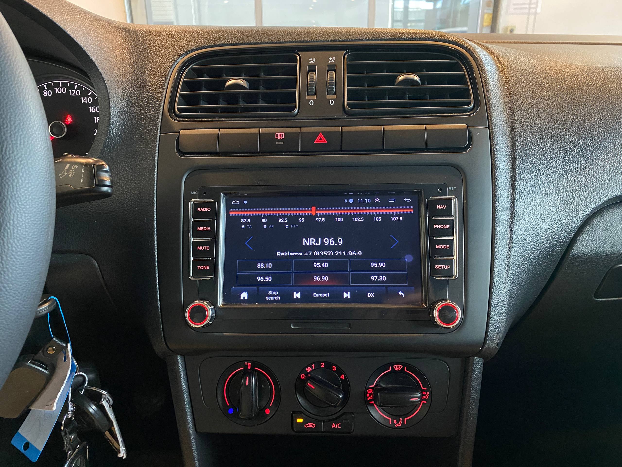 VOLKSWAGEN POLO