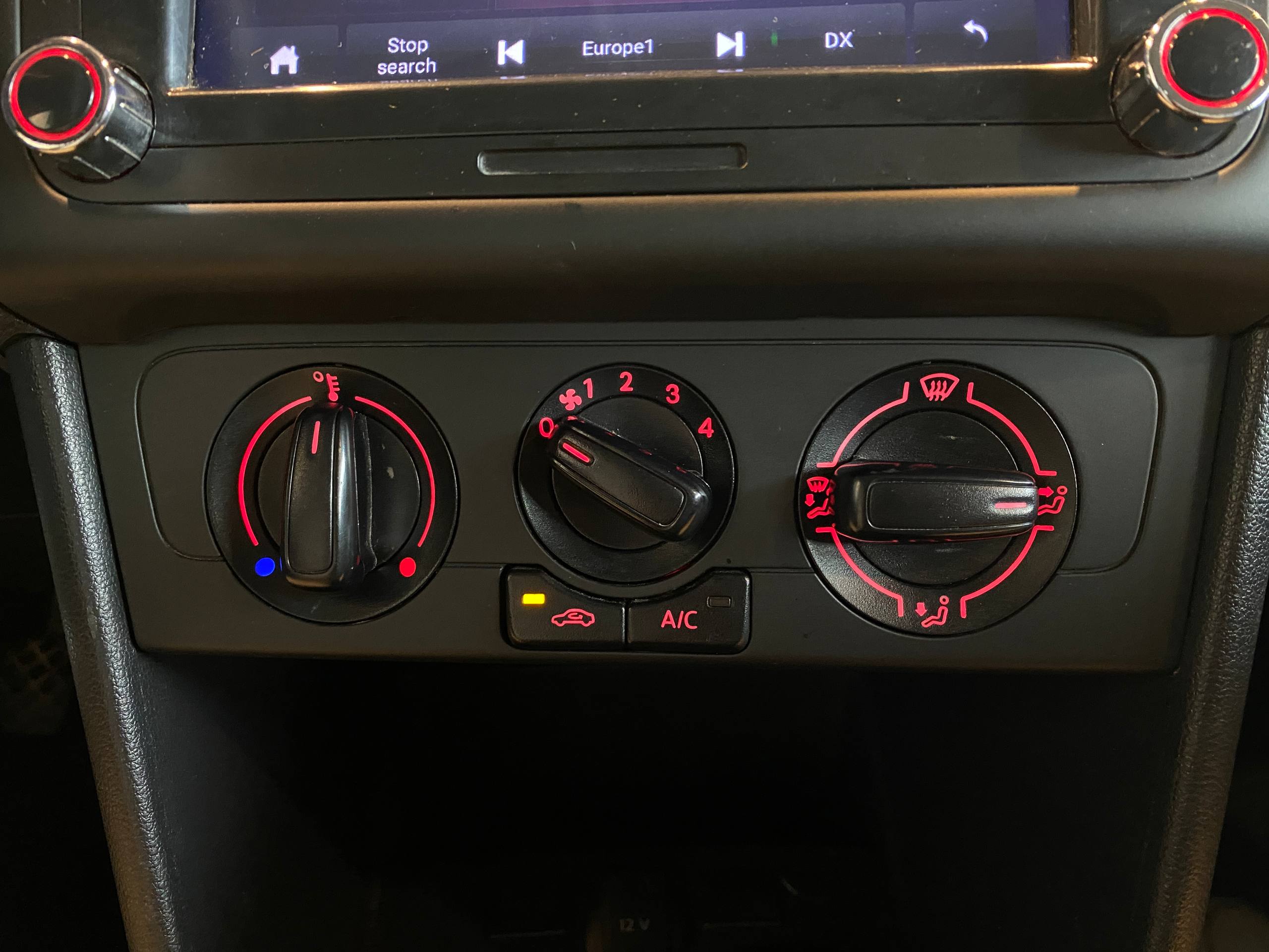 VOLKSWAGEN POLO