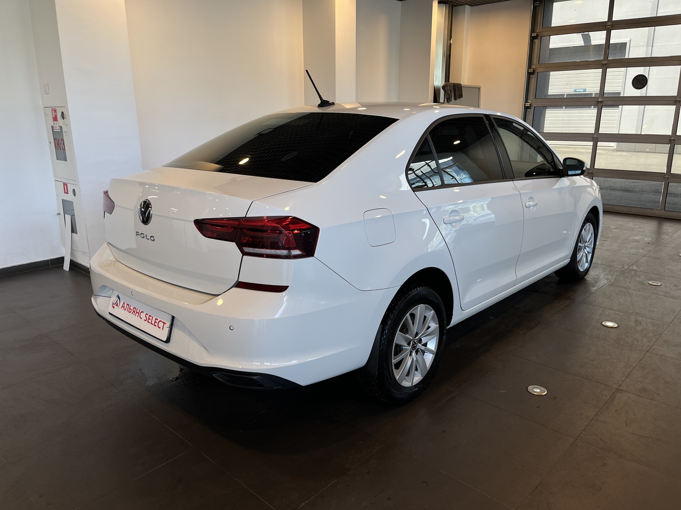 VOLKSWAGEN POLO