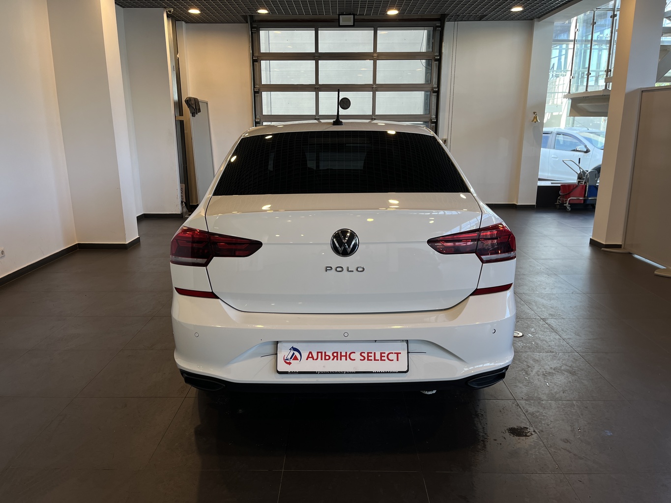 VOLKSWAGEN POLO