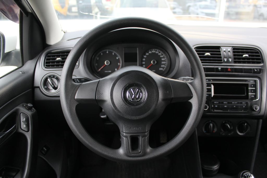 VOLKSWAGEN POLO