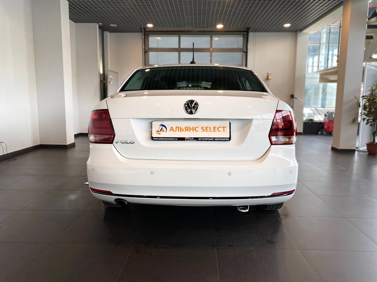 VOLKSWAGEN POLO