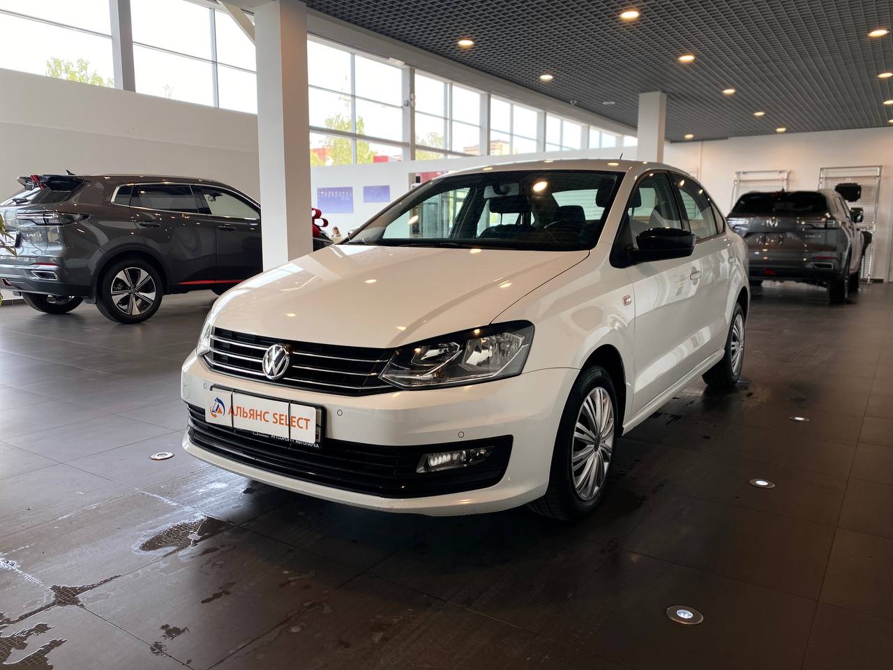VOLKSWAGEN POLO