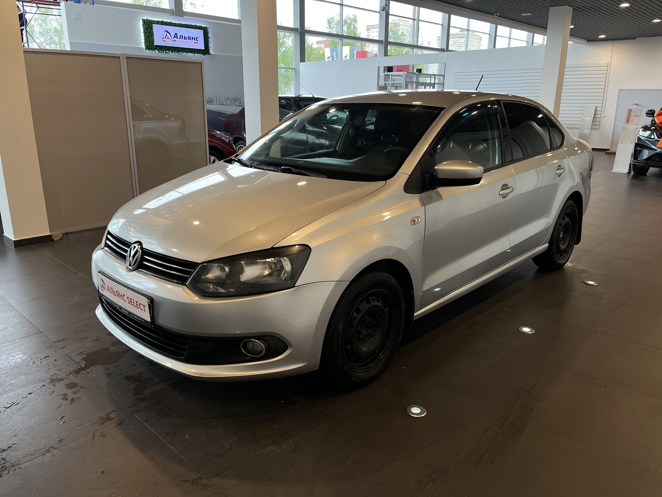 VOLKSWAGEN POLO