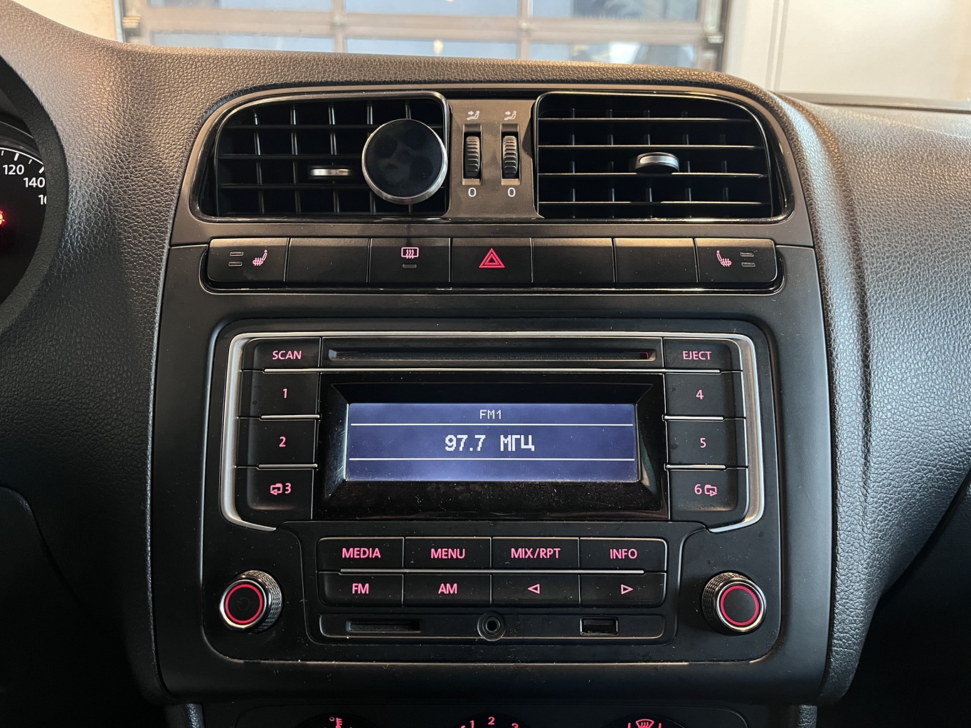 VOLKSWAGEN POLO