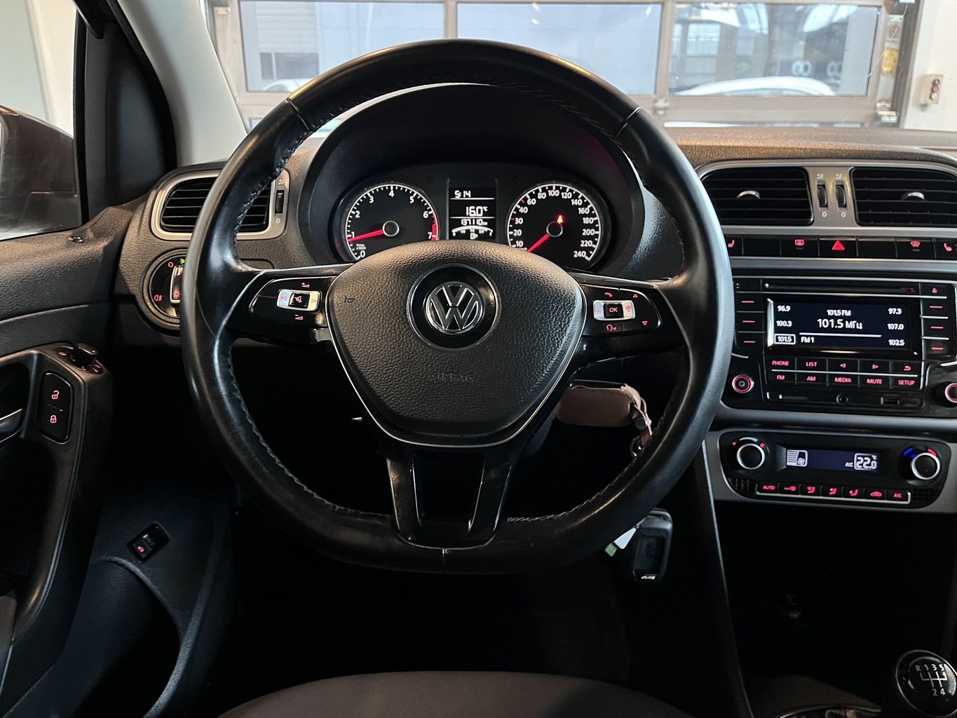 VOLKSWAGEN POLO