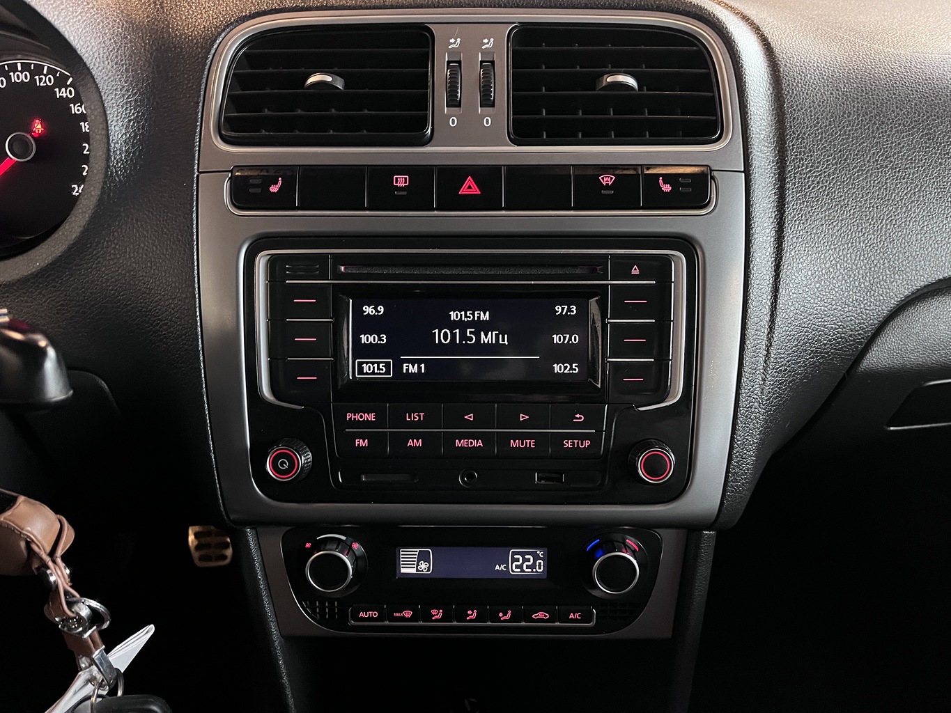 VOLKSWAGEN POLO