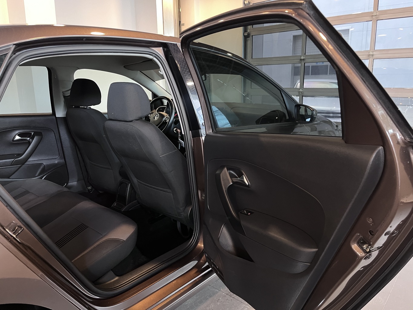 VOLKSWAGEN POLO