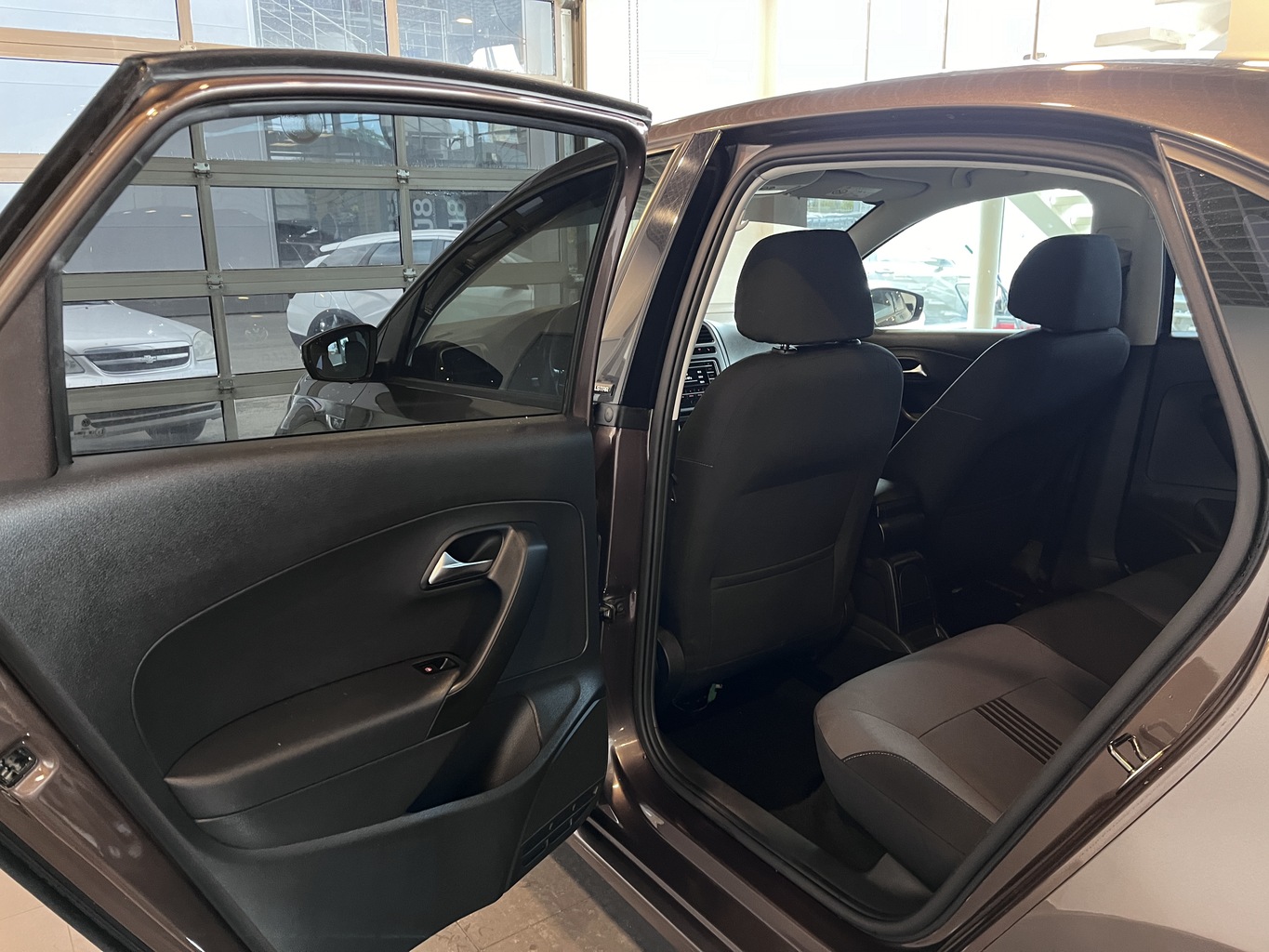 VOLKSWAGEN POLO