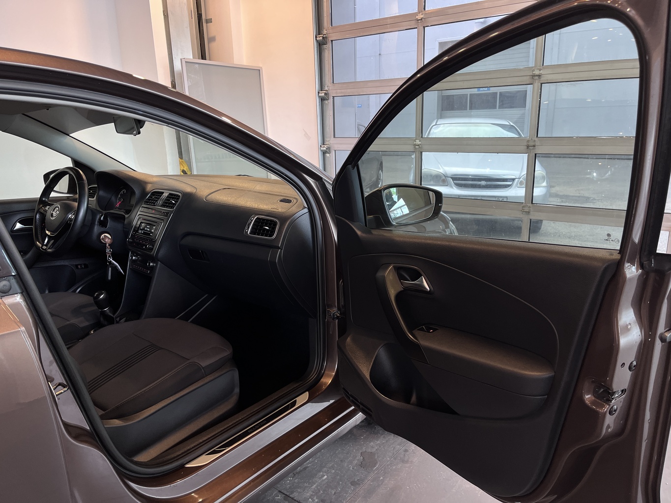 VOLKSWAGEN POLO