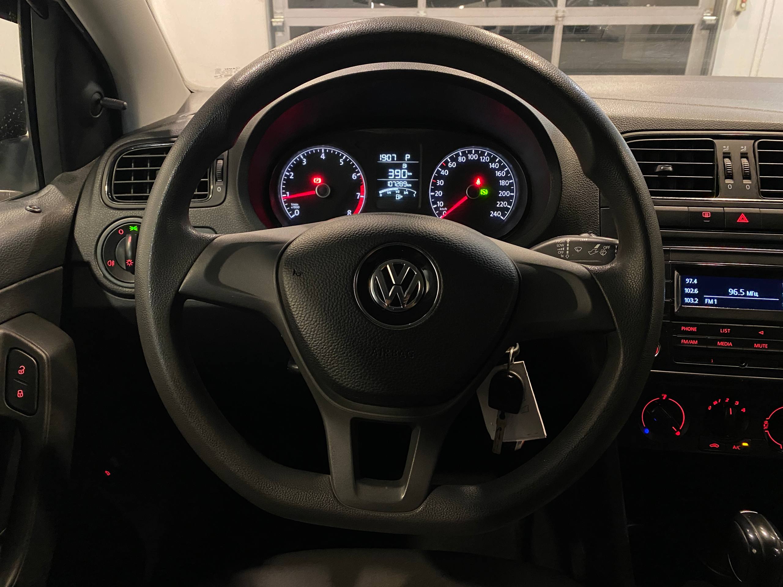 VOLKSWAGEN POLO