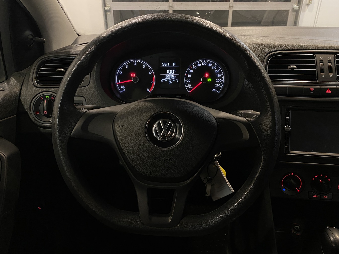 VOLKSWAGEN POLO