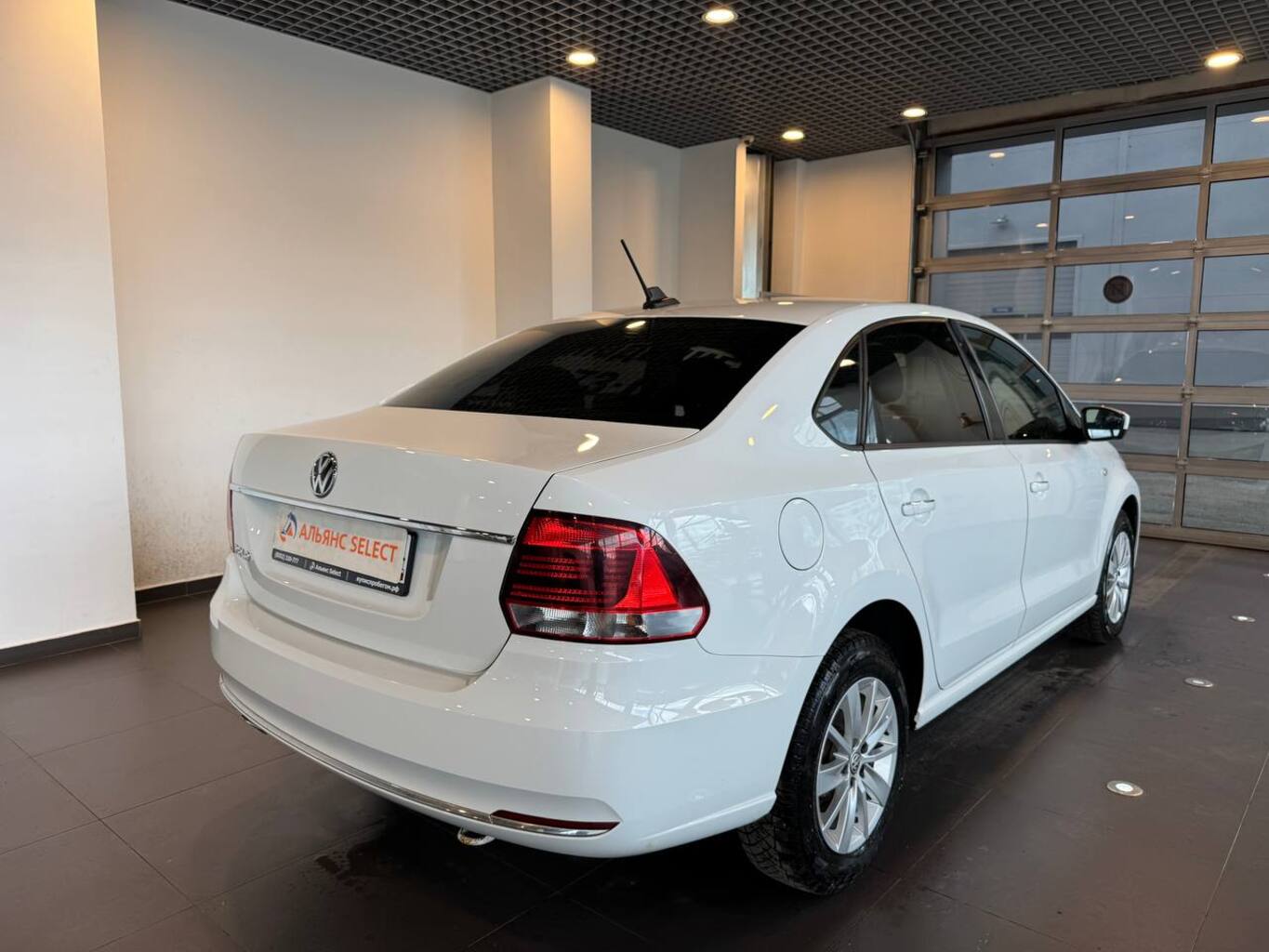 VOLKSWAGEN POLO
