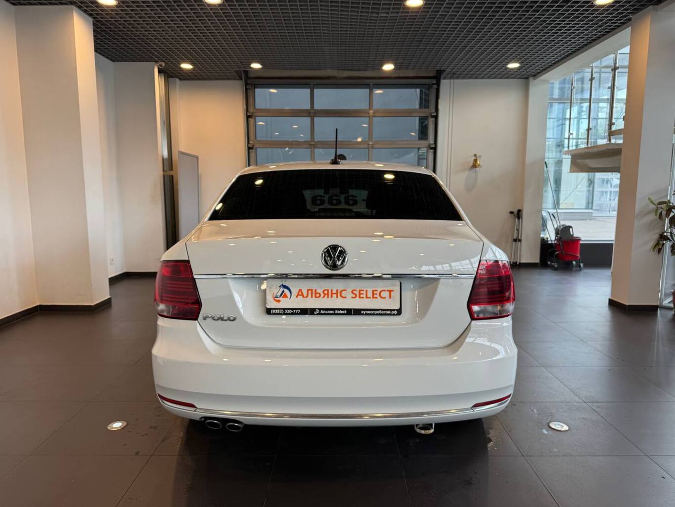 VOLKSWAGEN POLO